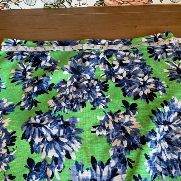 J Crew Pencil Skirt in Green with blue and white flowers size 10 Preppy Coastal - Picture 9 of 11